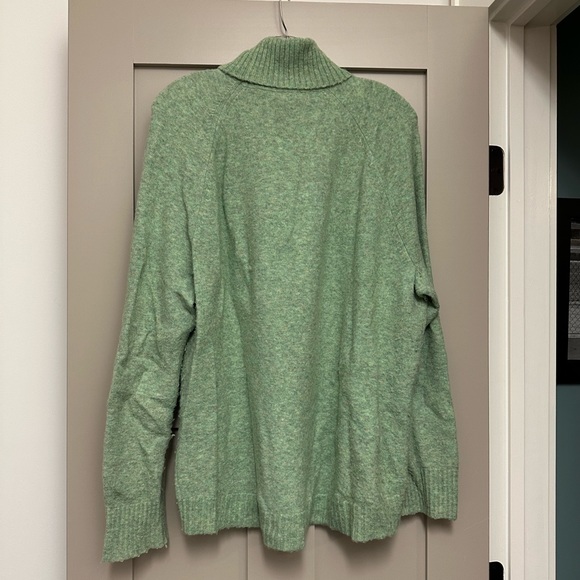 J Crew weathered light green turtleneck size XL - Picture 2 of 3